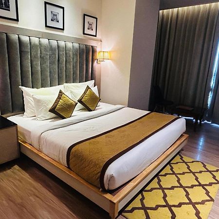 Hotel Sakura Gold غورغاون المظهر الخارجي الصورة