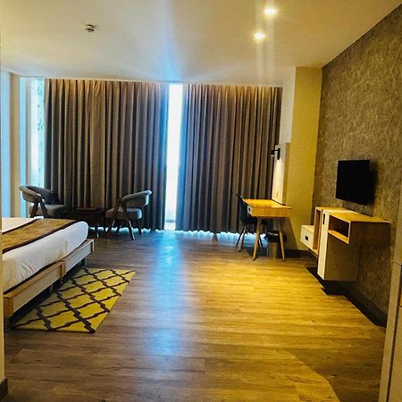 Hotel Sakura Gold غورغاون المظهر الخارجي الصورة