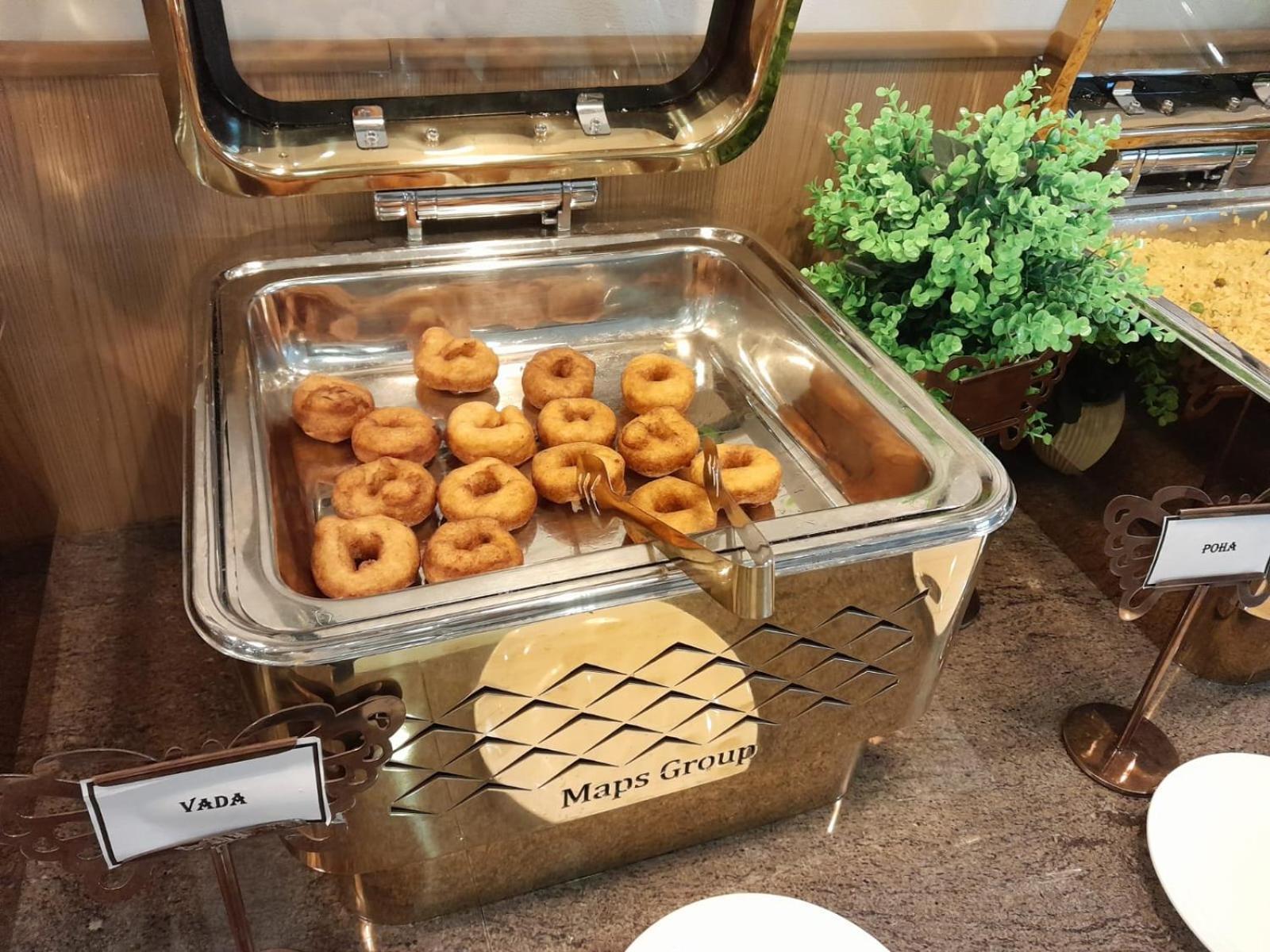 Hotel Sakura Gold غورغاون المظهر الخارجي الصورة