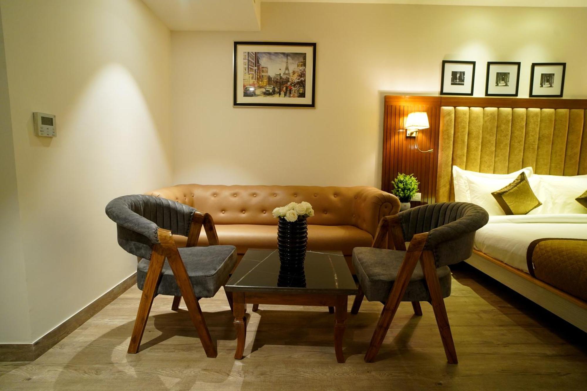 Hotel Sakura Gold غورغاون المظهر الخارجي الصورة