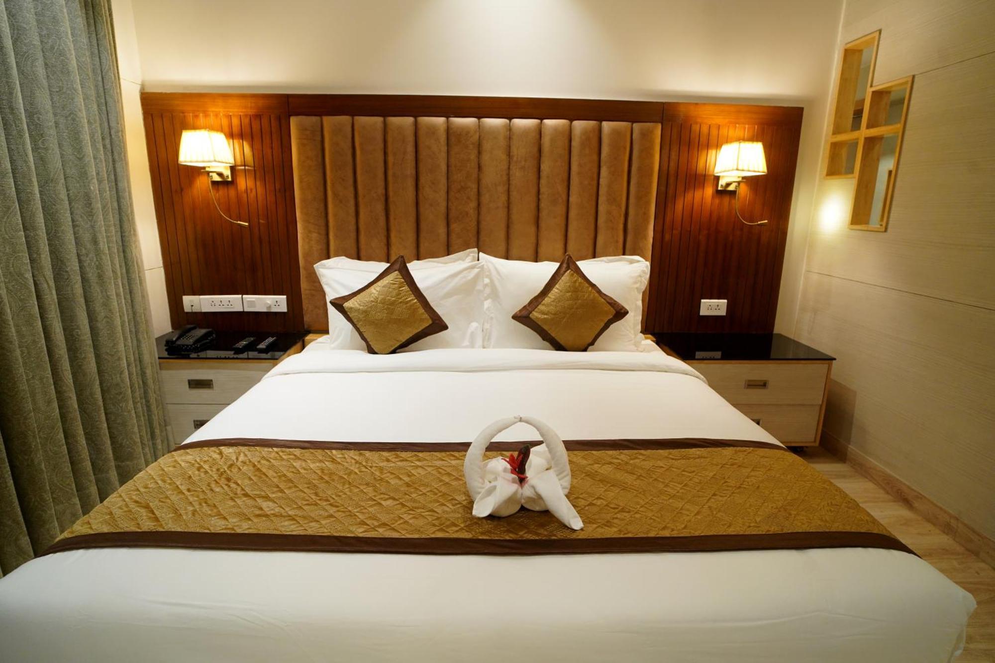 Hotel Sakura Gold غورغاون المظهر الخارجي الصورة