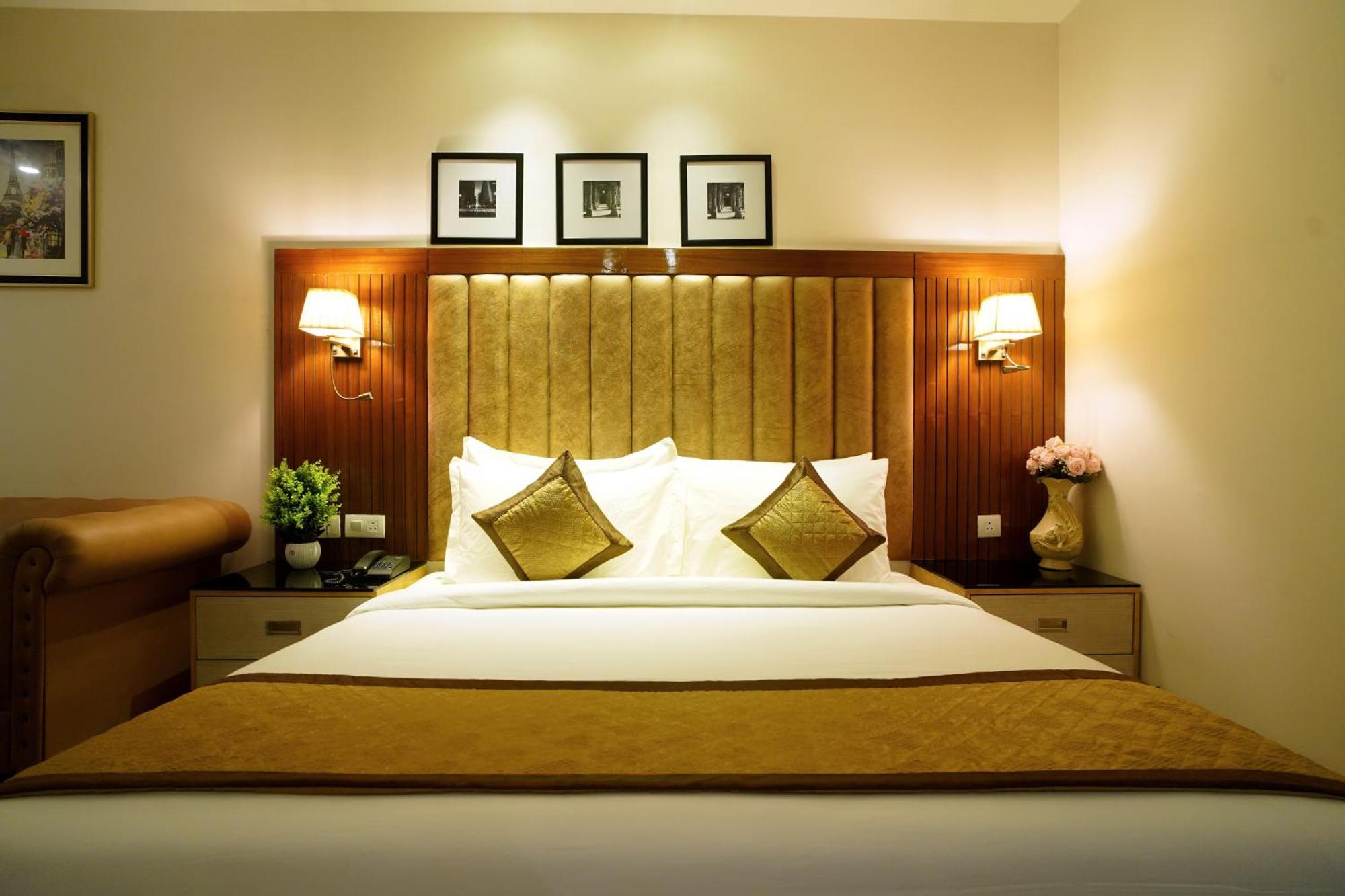 Hotel Sakura Gold غورغاون المظهر الخارجي الصورة