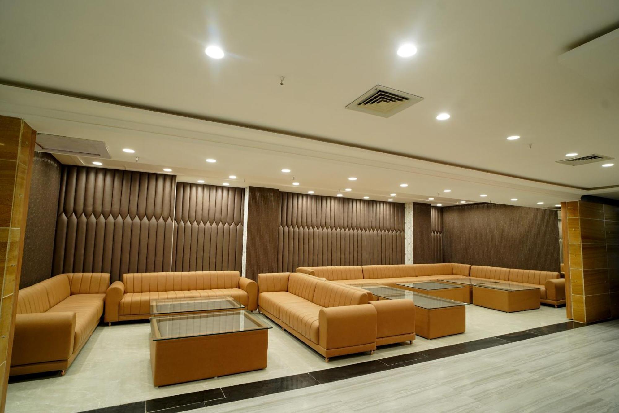 Hotel Sakura Gold غورغاون المظهر الخارجي الصورة