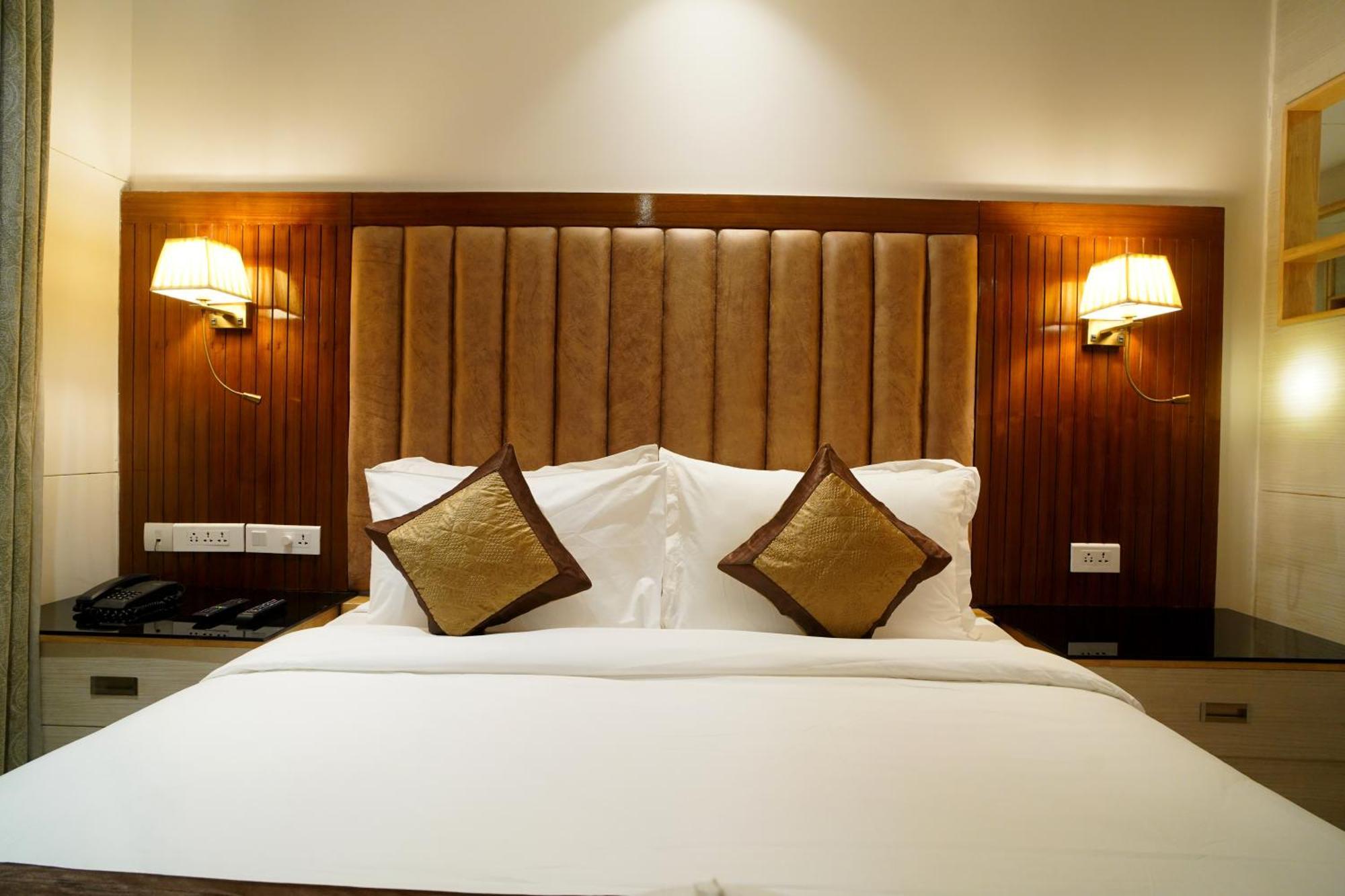 Hotel Sakura Gold غورغاون المظهر الخارجي الصورة