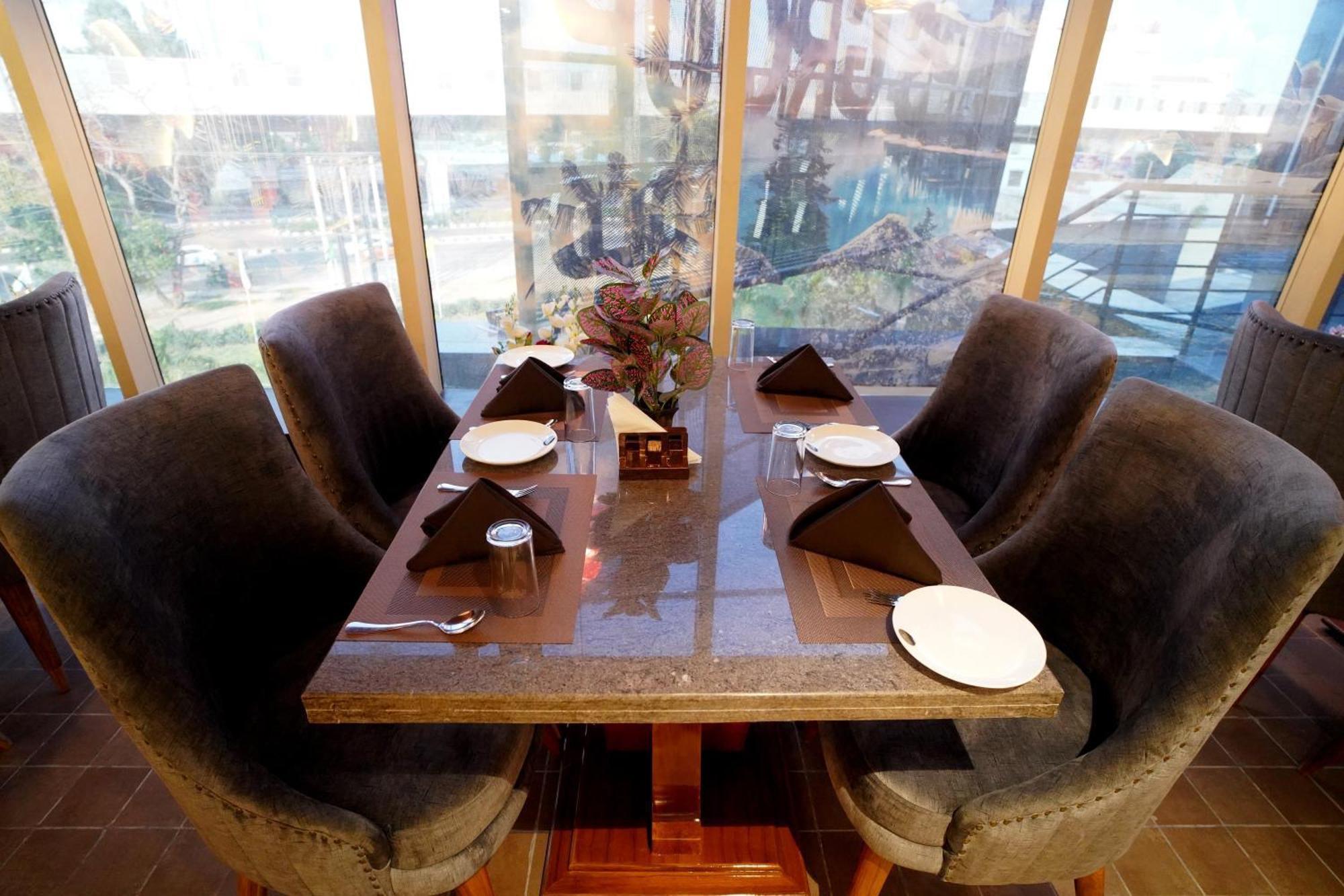 Hotel Sakura Gold غورغاون المظهر الخارجي الصورة