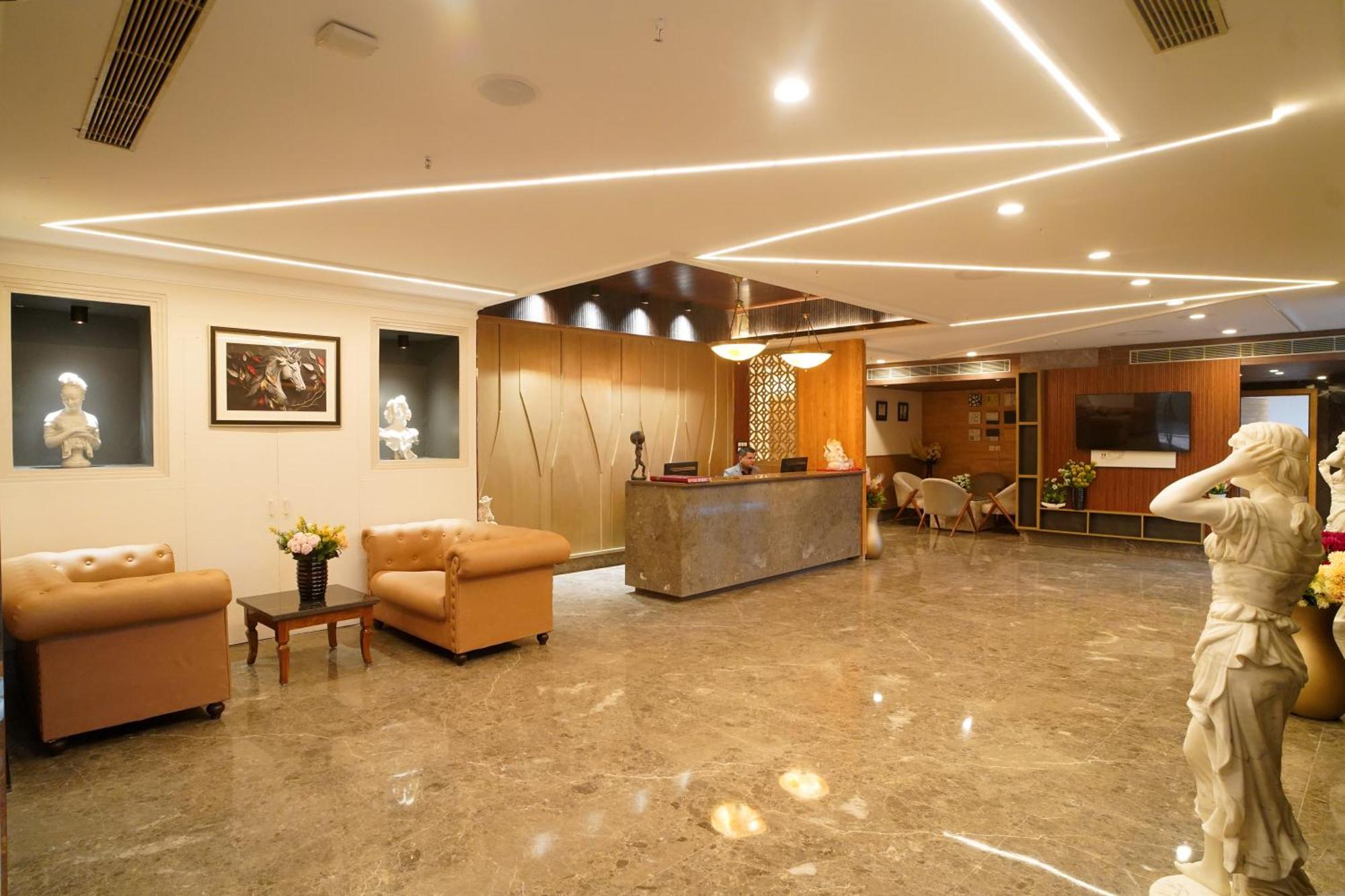 Hotel Sakura Gold غورغاون المظهر الخارجي الصورة