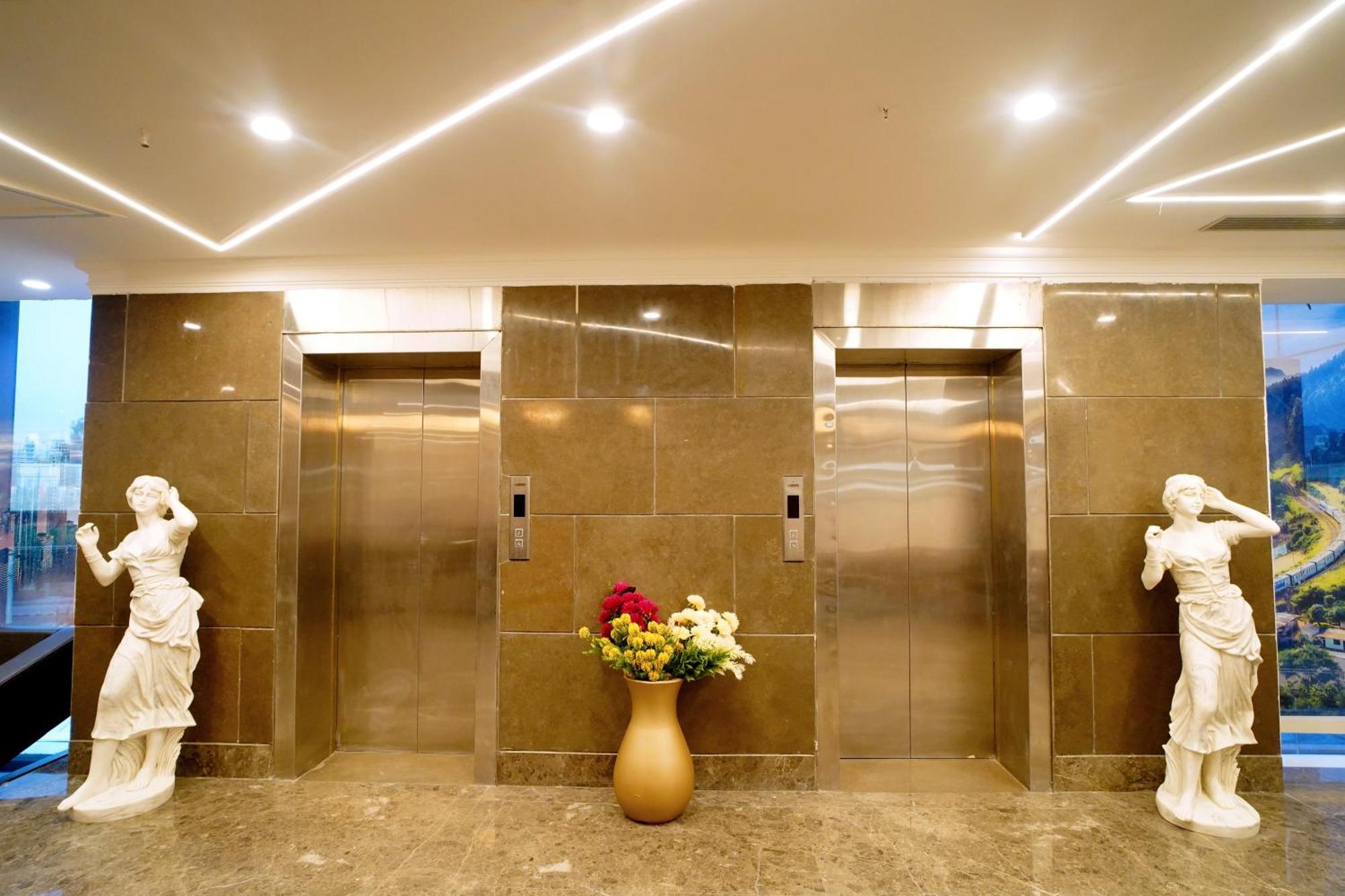 Hotel Sakura Gold غورغاون المظهر الخارجي الصورة