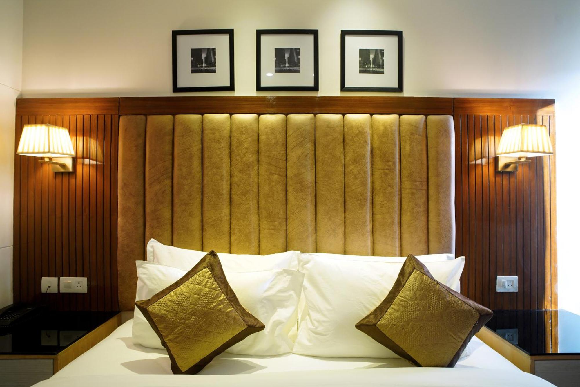 Hotel Sakura Gold غورغاون المظهر الخارجي الصورة