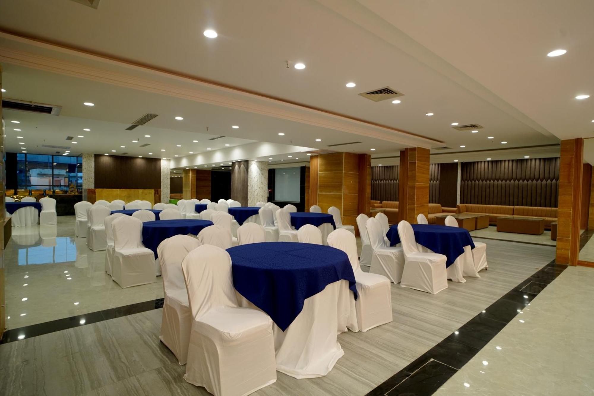 Hotel Sakura Gold غورغاون المظهر الخارجي الصورة
