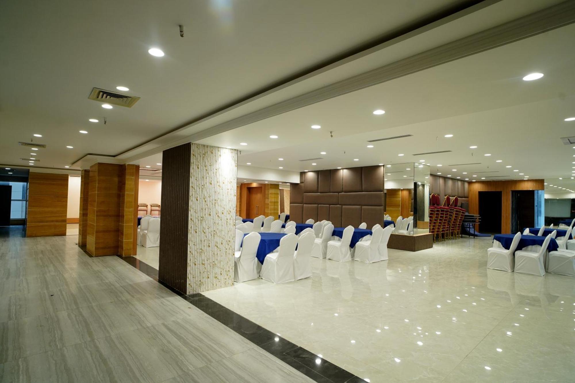 Hotel Sakura Gold غورغاون المظهر الخارجي الصورة