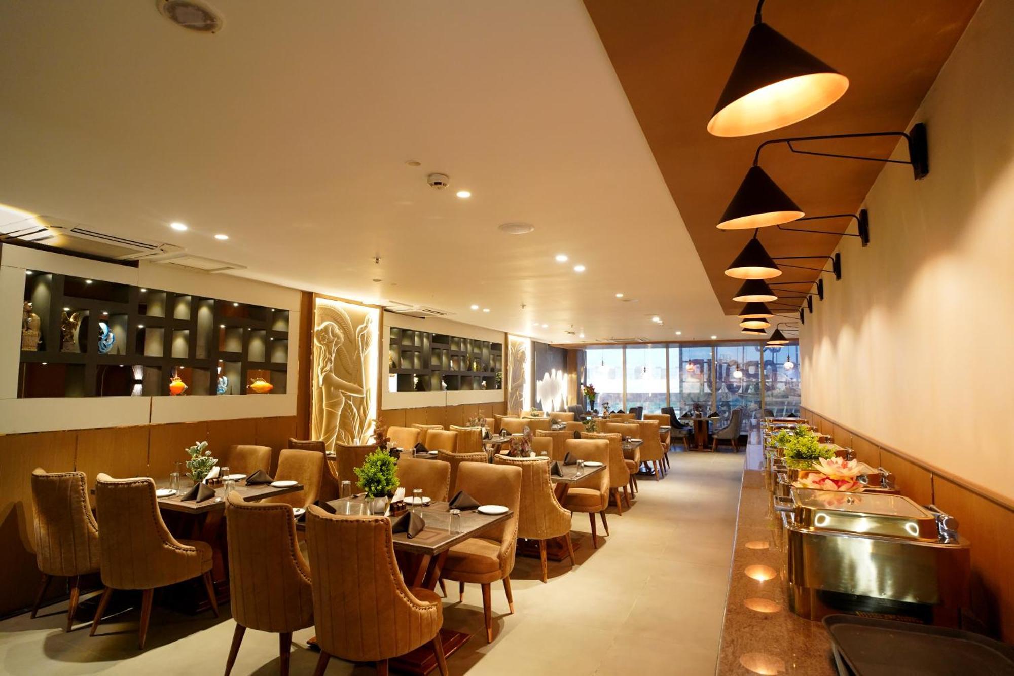 Hotel Sakura Gold غورغاون المظهر الخارجي الصورة