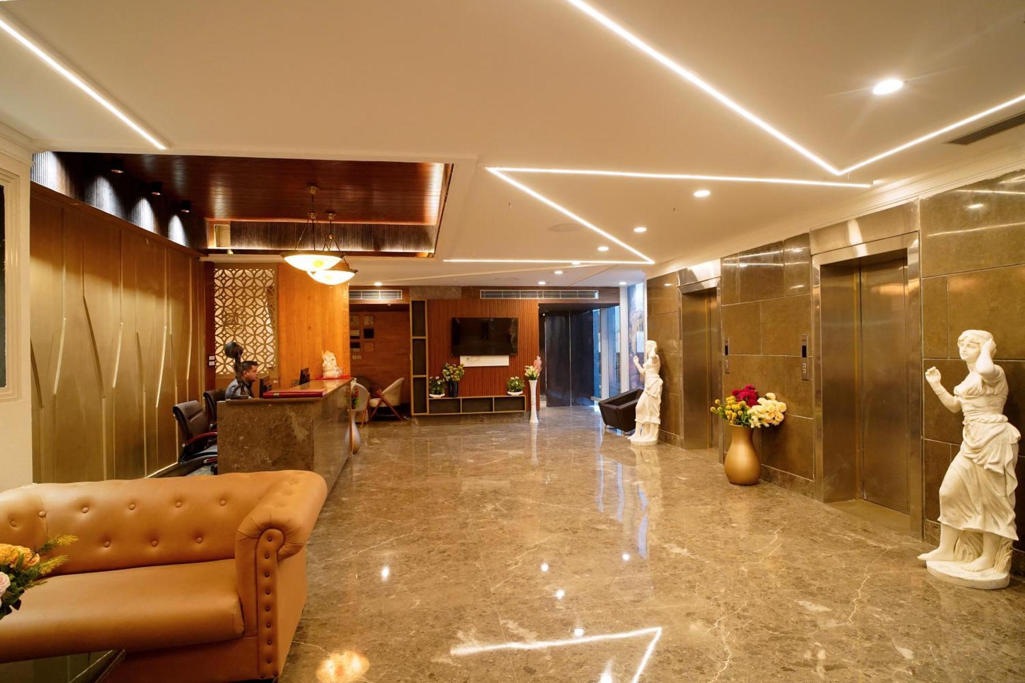 Hotel Sakura Gold غورغاون المظهر الخارجي الصورة