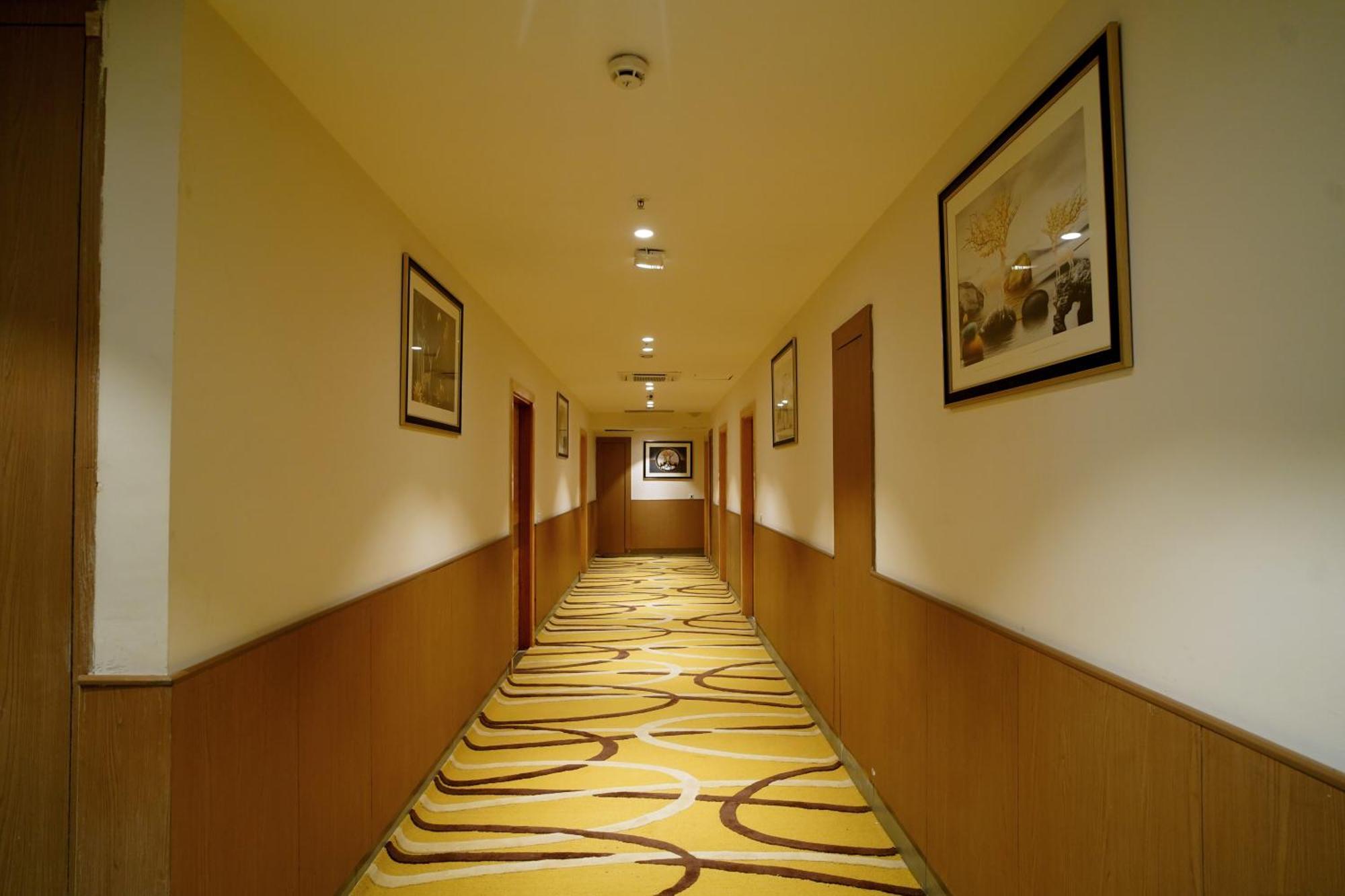 Hotel Sakura Gold غورغاون المظهر الخارجي الصورة