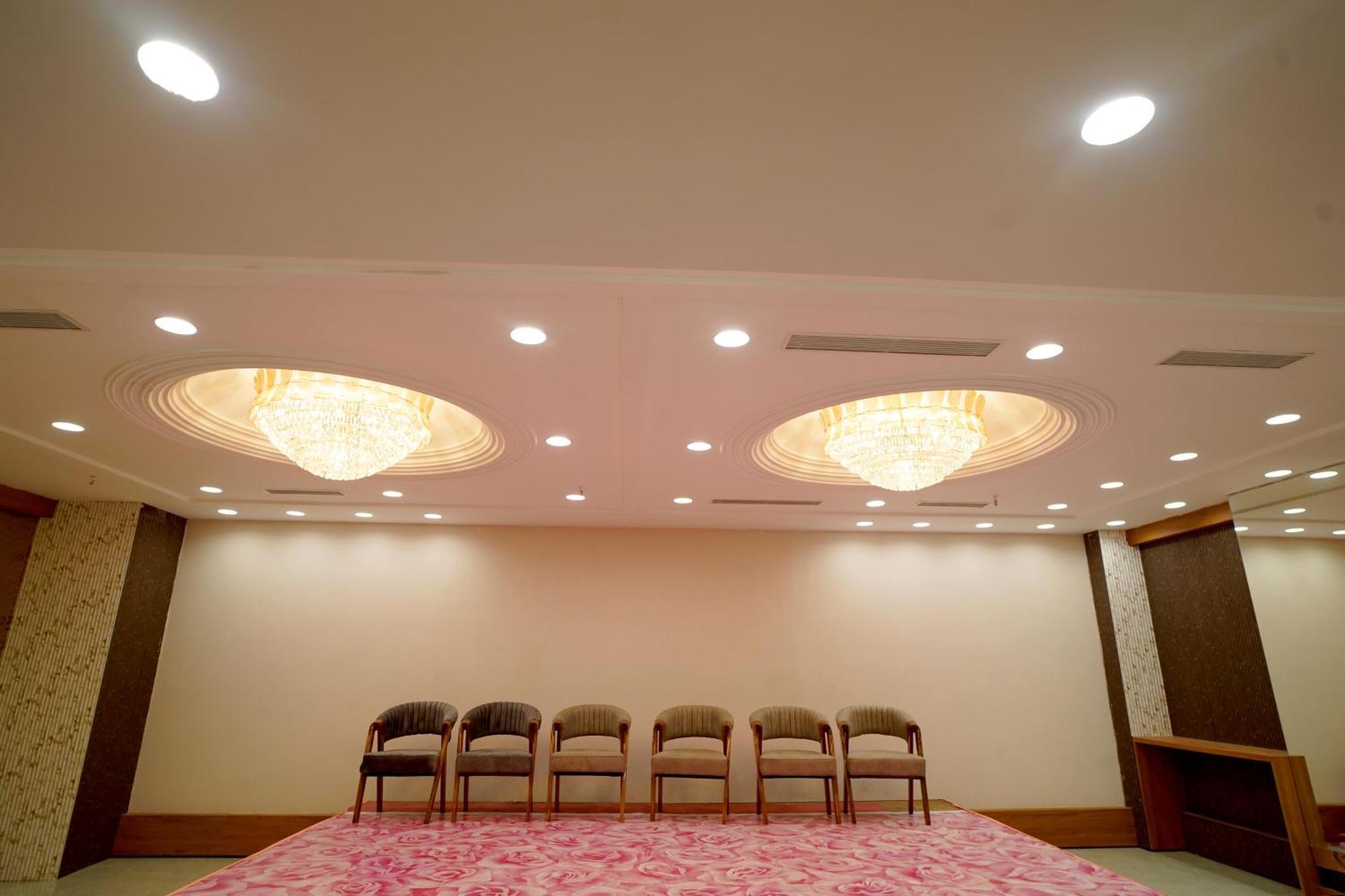 Hotel Sakura Gold غورغاون المظهر الخارجي الصورة