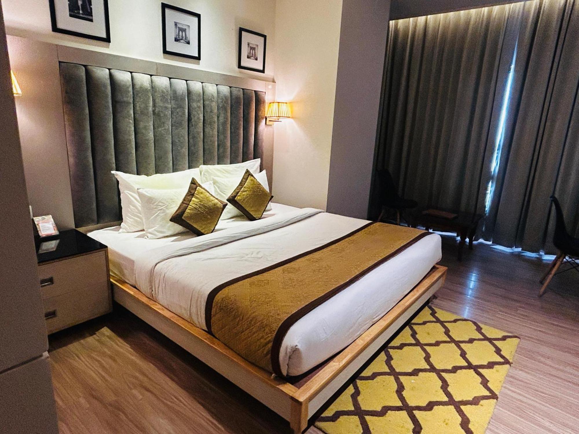 Hotel Sakura Gold غورغاون المظهر الخارجي الصورة