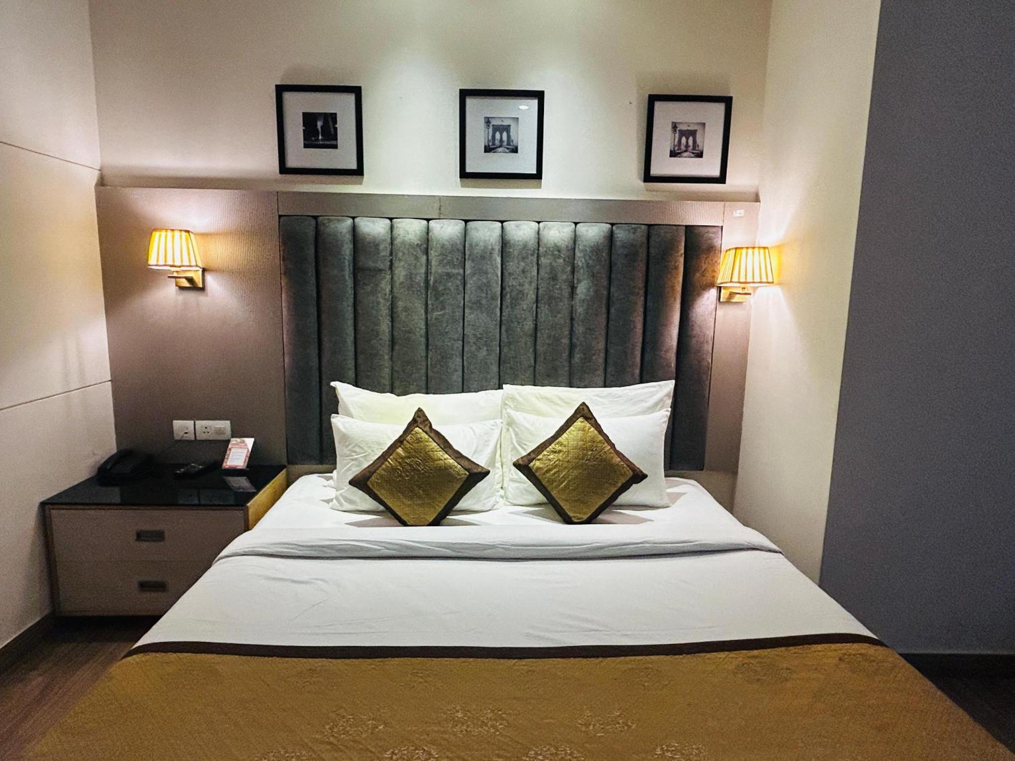 Hotel Sakura Gold غورغاون المظهر الخارجي الصورة