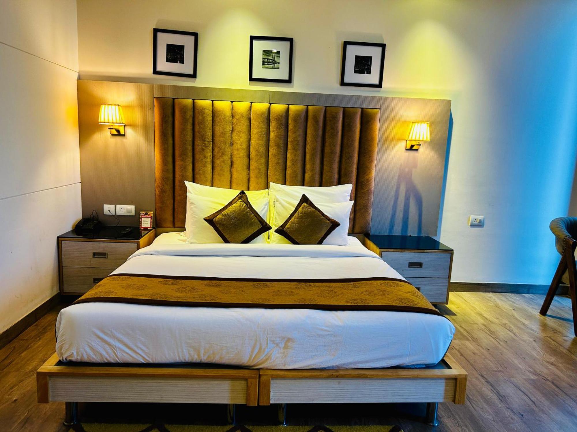 Hotel Sakura Gold غورغاون المظهر الخارجي الصورة