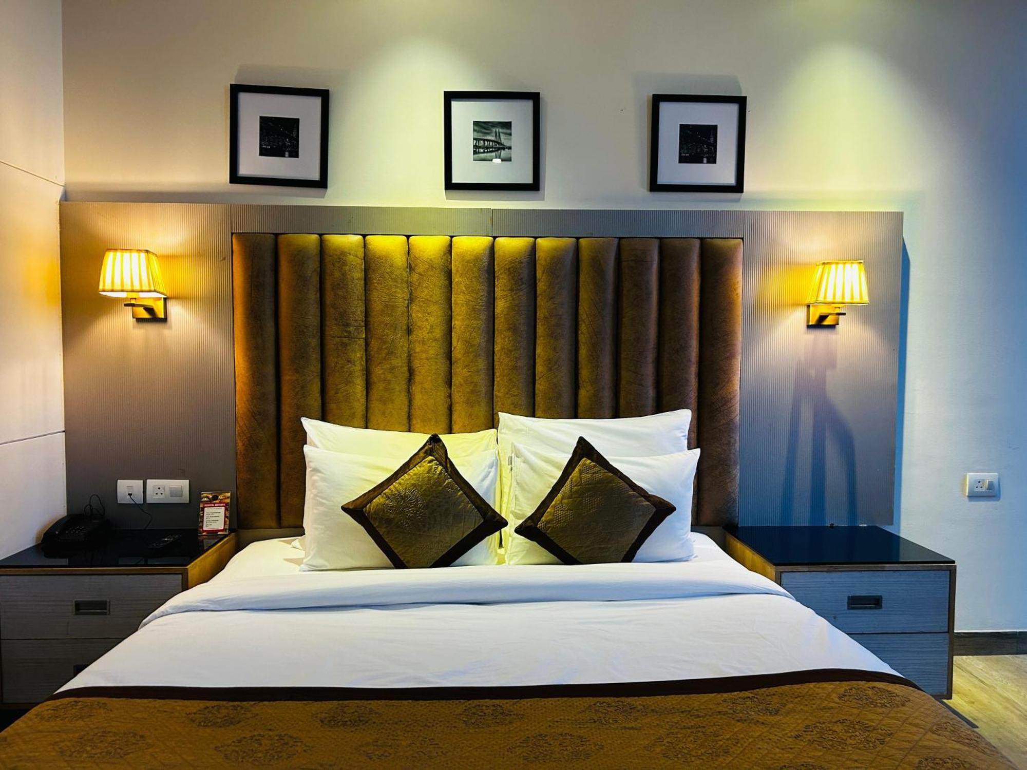 Hotel Sakura Gold غورغاون المظهر الخارجي الصورة