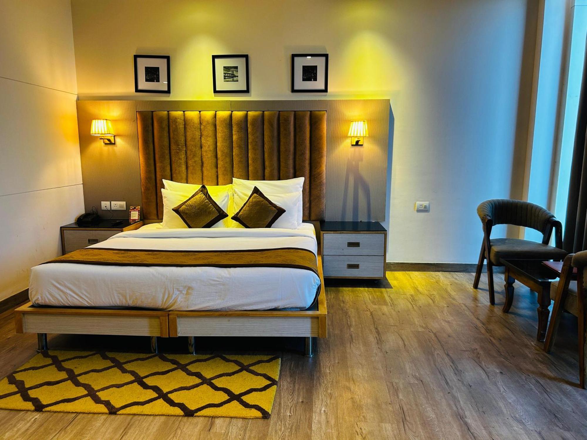 Hotel Sakura Gold غورغاون المظهر الخارجي الصورة