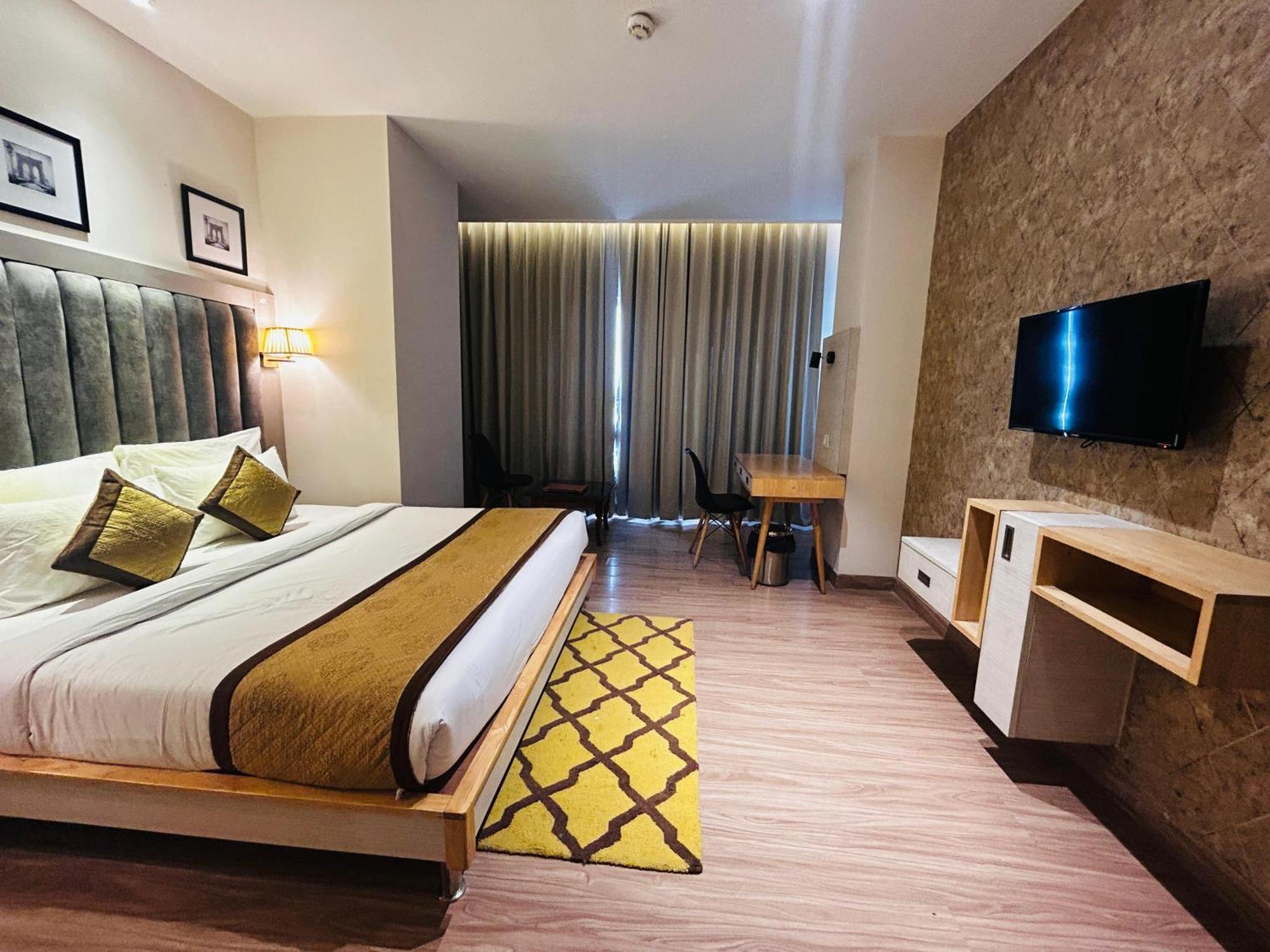 Hotel Sakura Gold غورغاون المظهر الخارجي الصورة