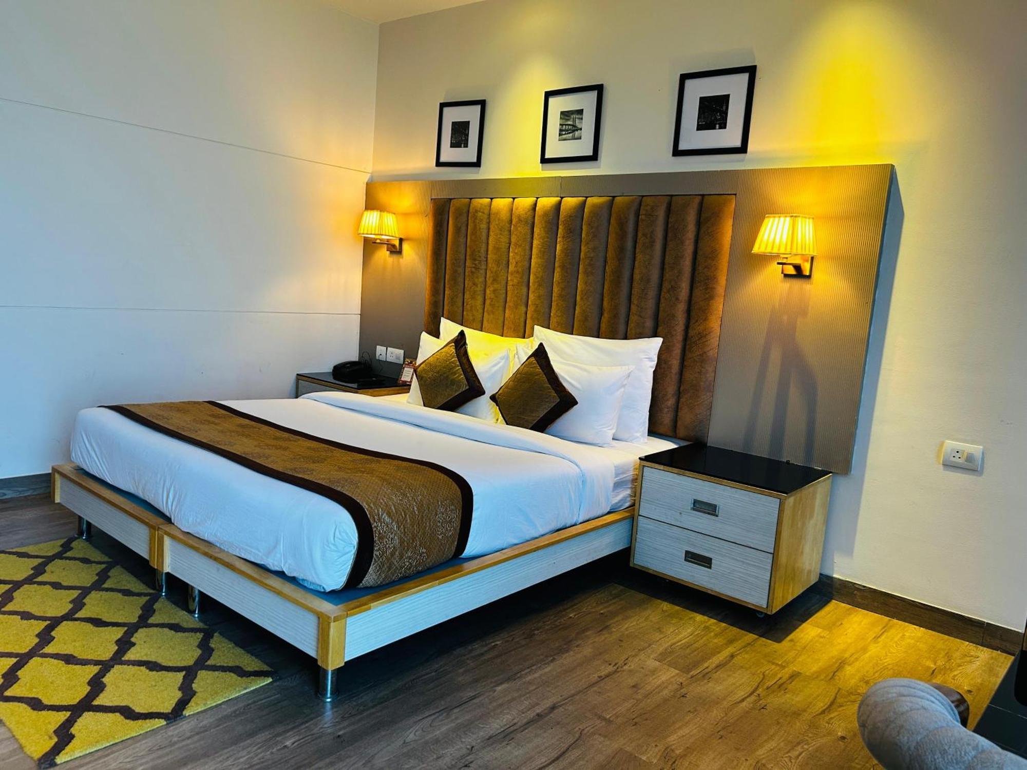 Hotel Sakura Gold غورغاون المظهر الخارجي الصورة