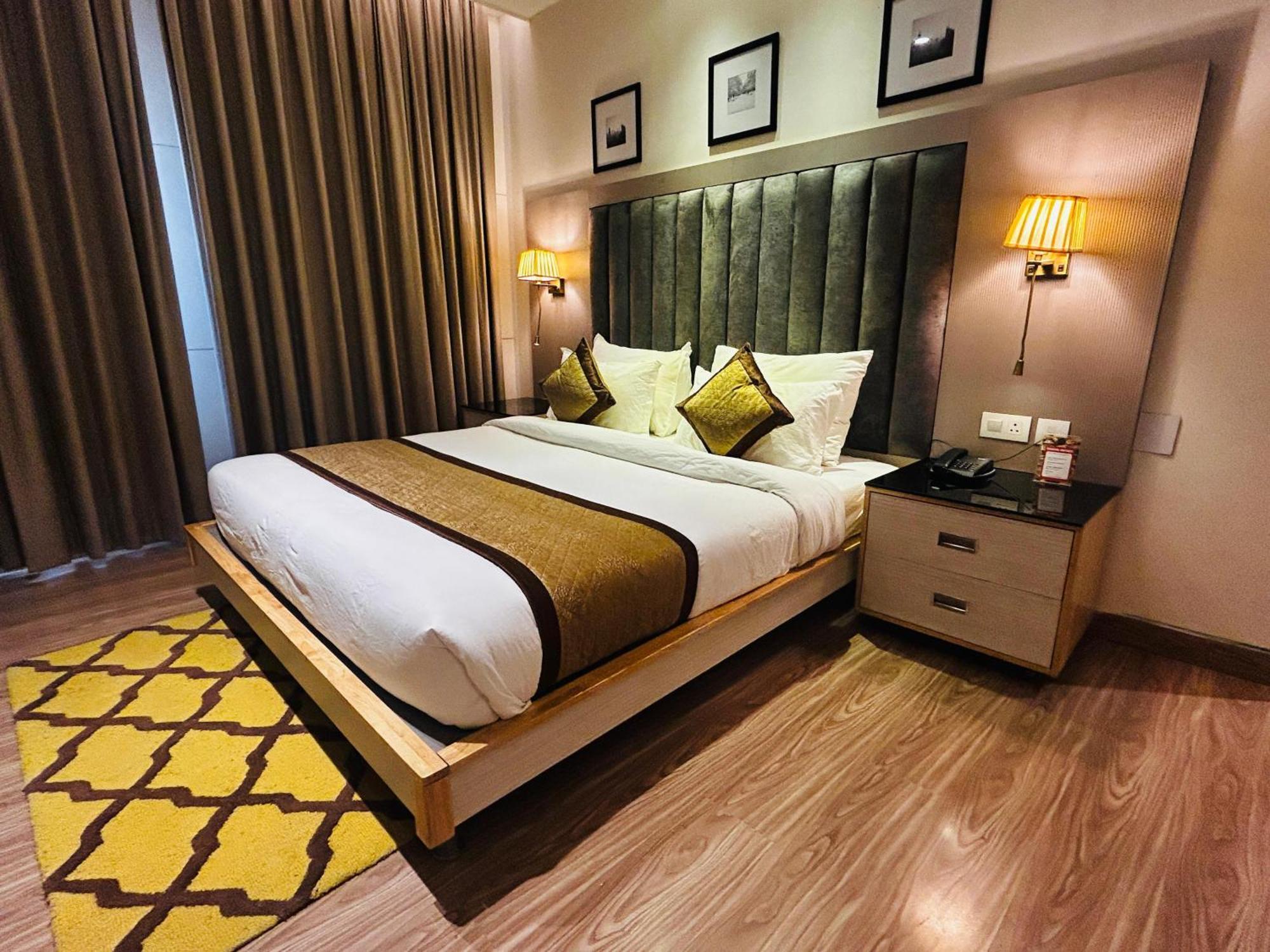 Hotel Sakura Gold غورغاون المظهر الخارجي الصورة