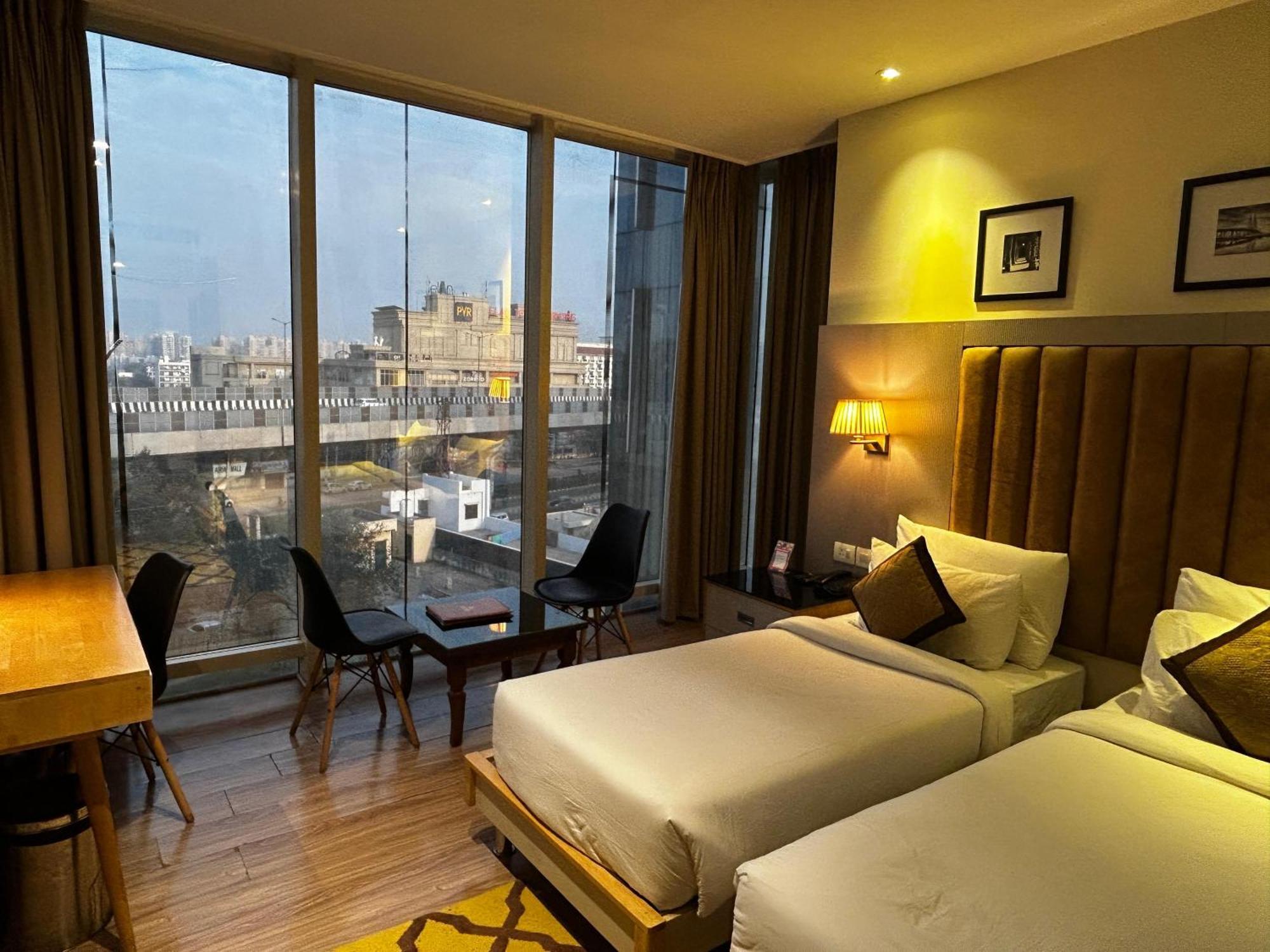 Hotel Sakura Gold غورغاون المظهر الخارجي الصورة