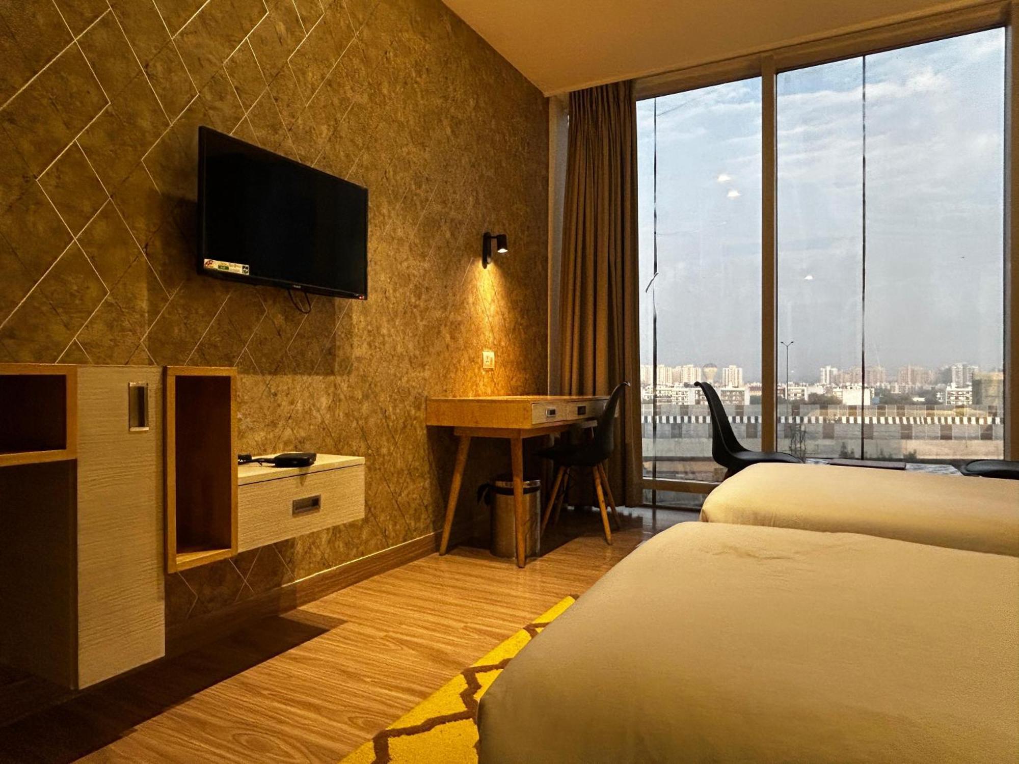 Hotel Sakura Gold غورغاون المظهر الخارجي الصورة